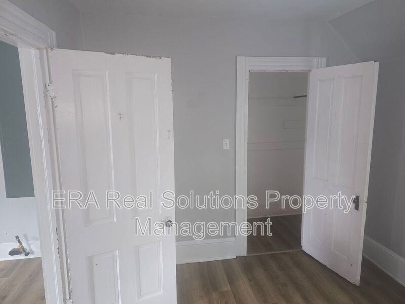 8809 Tompkins Ave Uppr - Photo 6 of 12