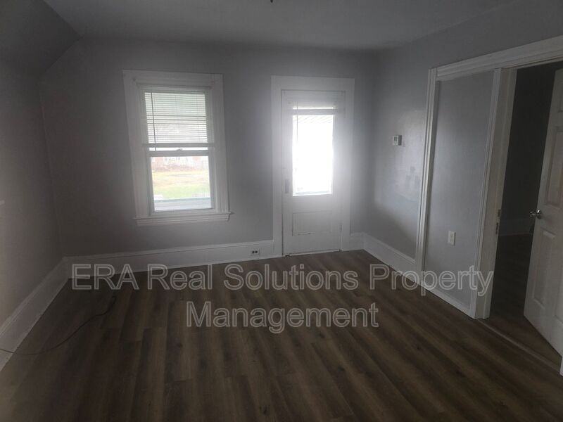 8809 Tompkins Ave Uppr - Photo 7 of 12