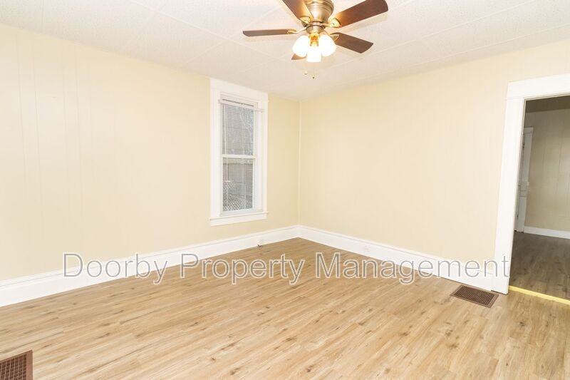 2612 E 19th St - Photo 3 of 11