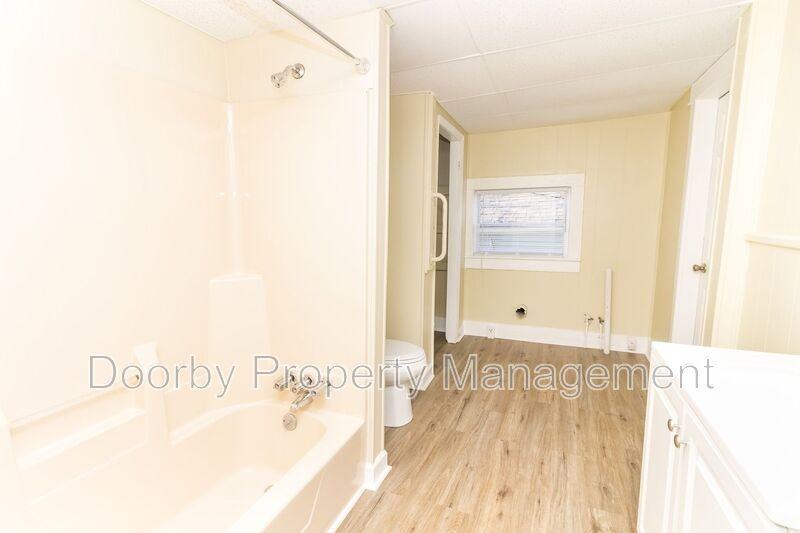 2612 E 19th St - Photo 5 of 12