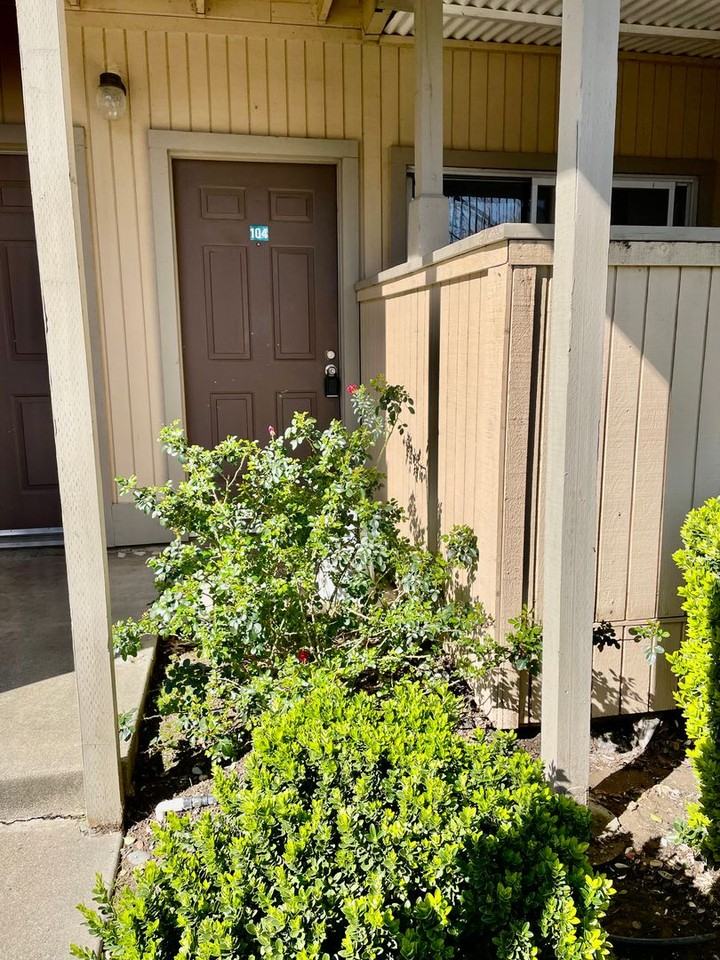 Hollister Apartment Complex - Photo 5 of 17