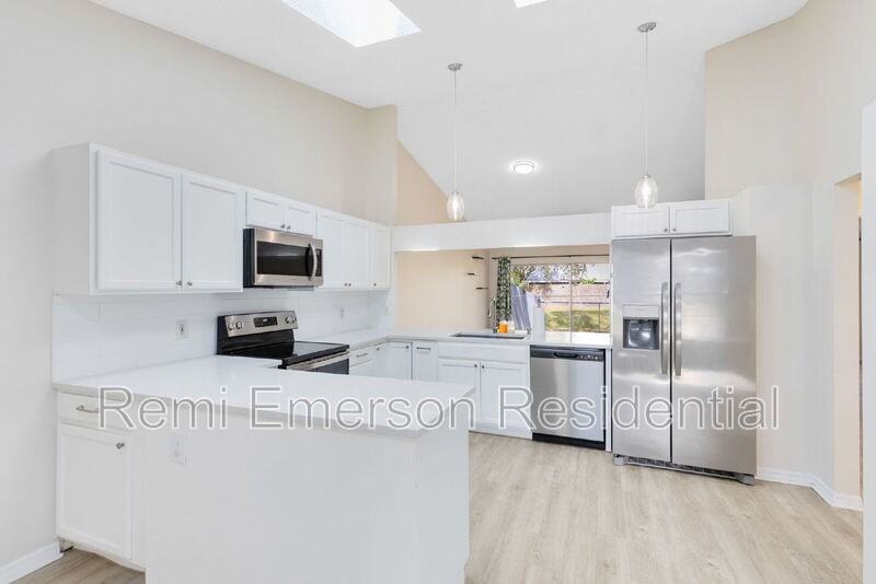 7951 Merrimac Cove Dr - Photo 2 of 21