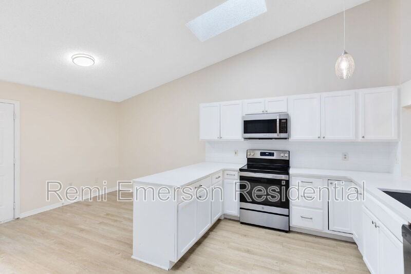 7951 Merrimac Cove Dr - Photo 4 of 21