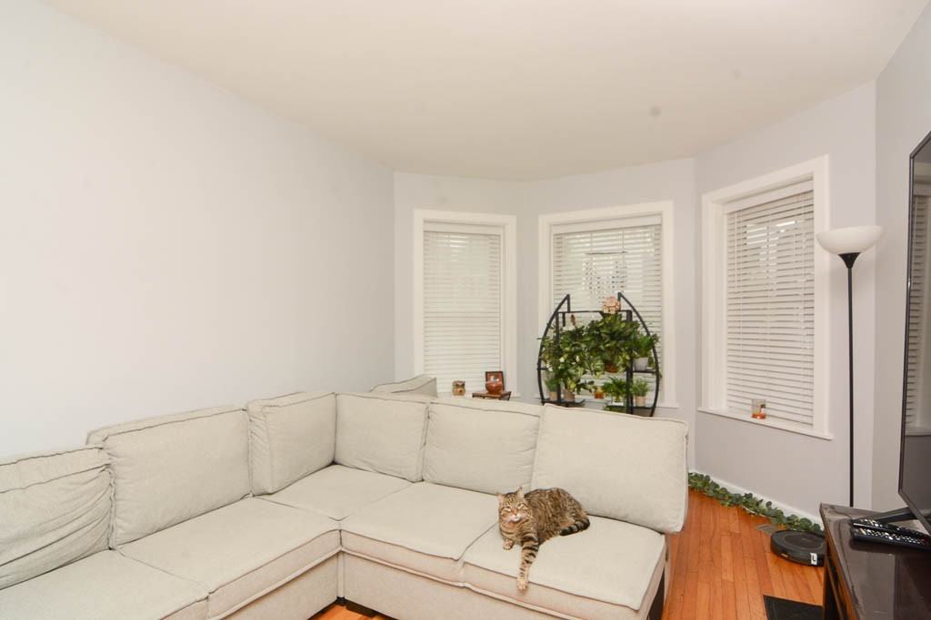 1722 W Fletcher St #1 - Photo 7 of 21