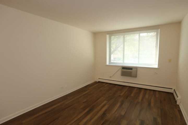 540 W Roscoe St #275 - Photo 6 of 18