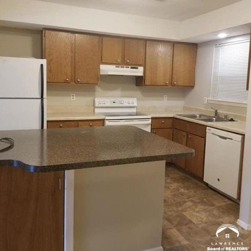 1125 Tennessee St - Photo 3 of 7