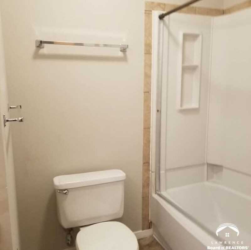 1125 Tennessee St - Photo 4 of 7