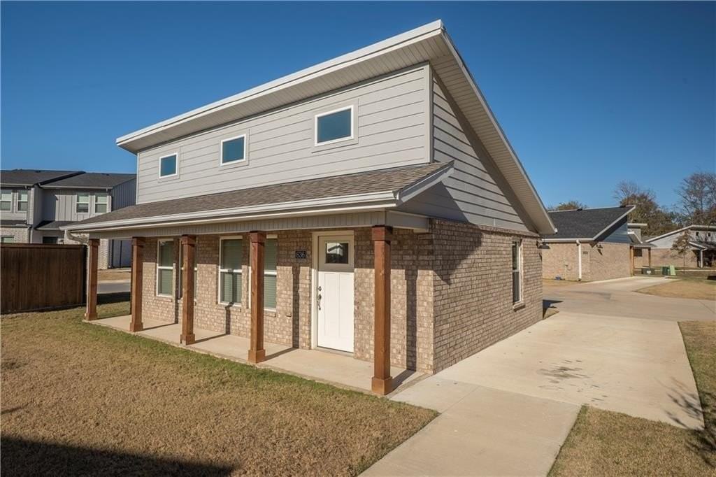 704 N Honey Locust Bnd - Photo 2 of 15