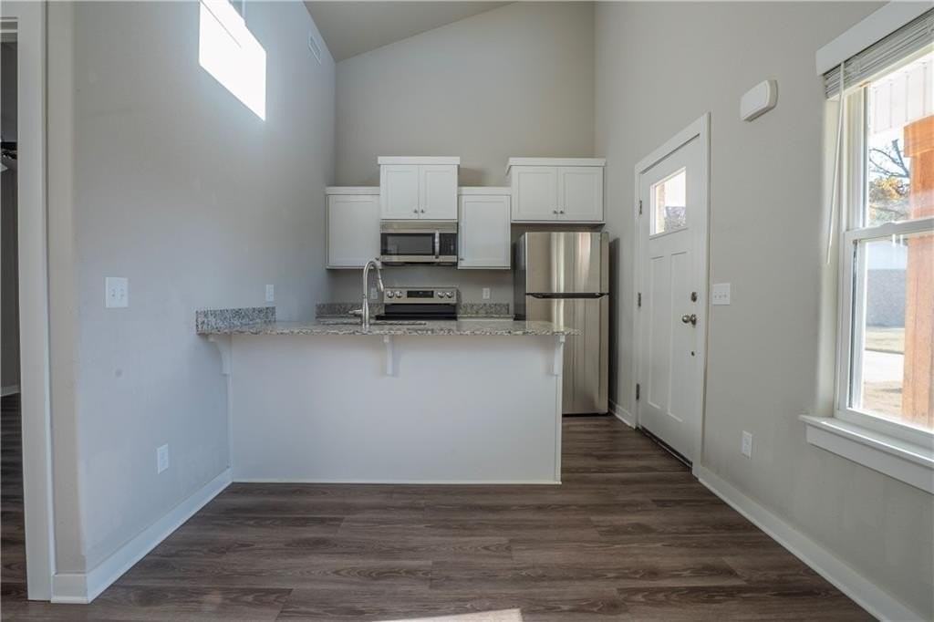 704 N Honey Locust Bnd - Photo 4 of 15