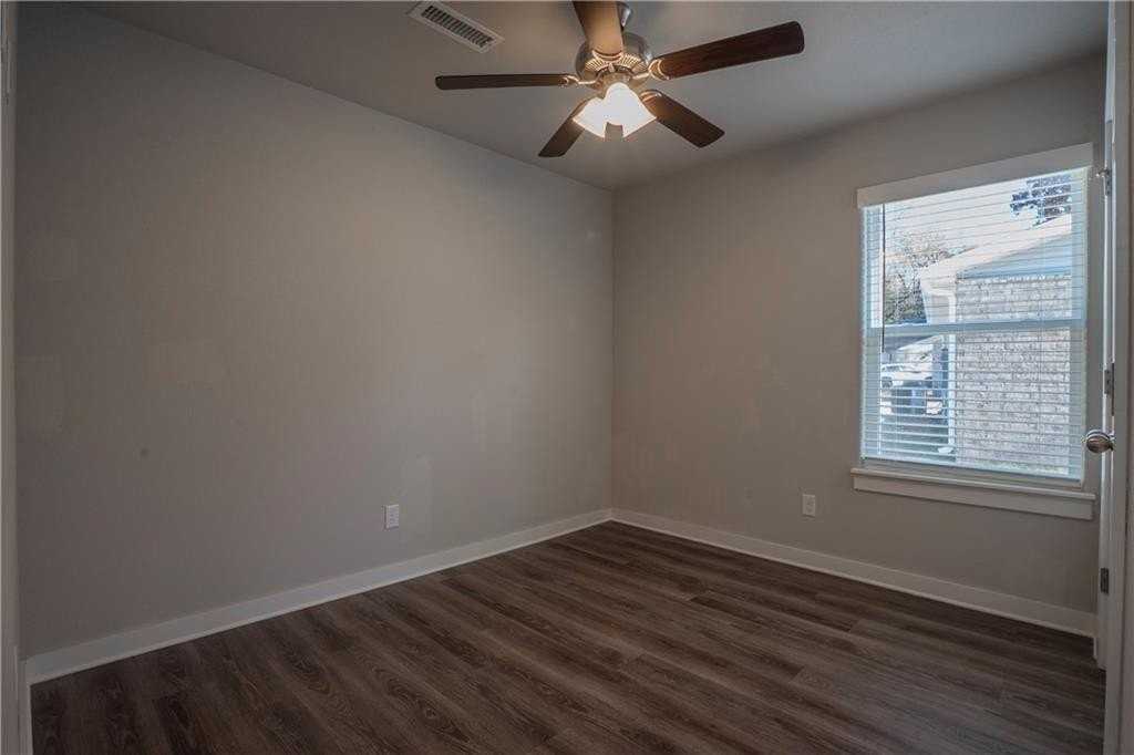 704 N Honey Locust Bnd - Photo 6 of 15