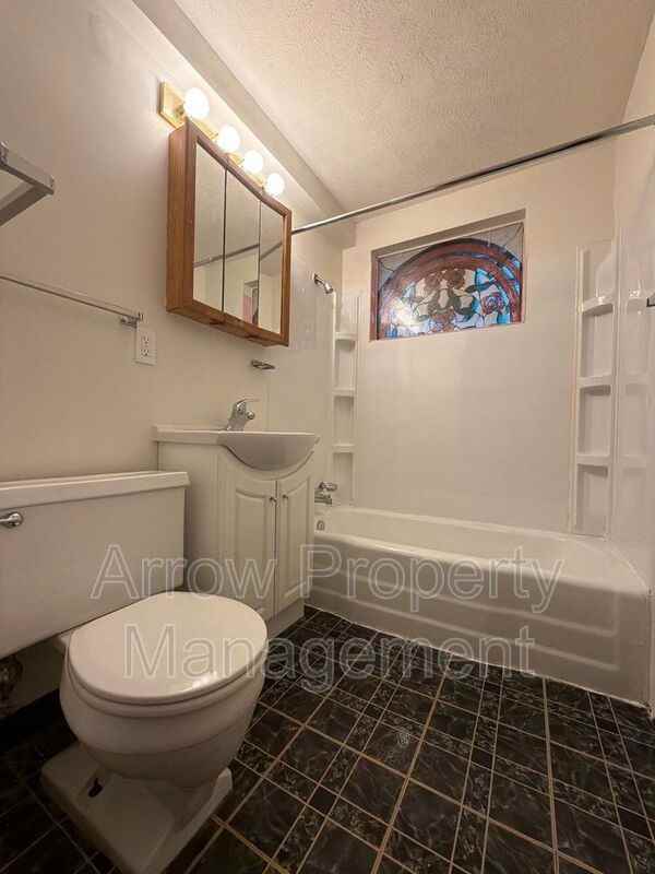 1424 S 20th St - Photo 4 of 9