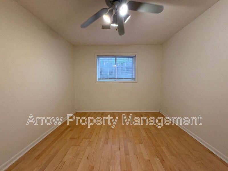 1424 S 20th St - Photo 5 of 9