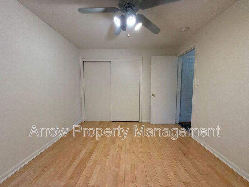 1424 S 20th St - Photo 6 of 9