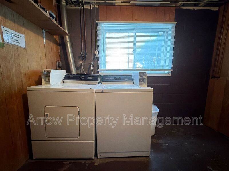 1424 S 20th St - Photo 7 of 9