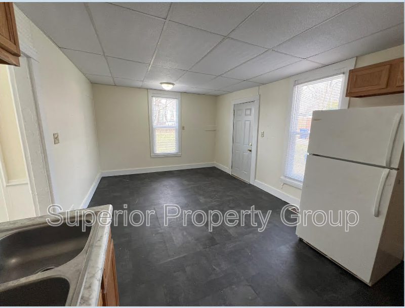 416 S Locust St - Photo 4 of 15