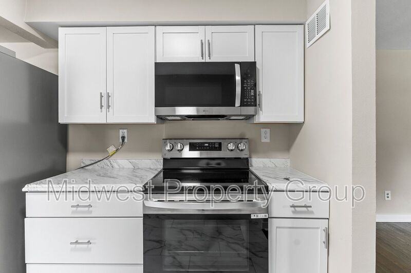 618 Wesley Ave - Photo 3 of 22