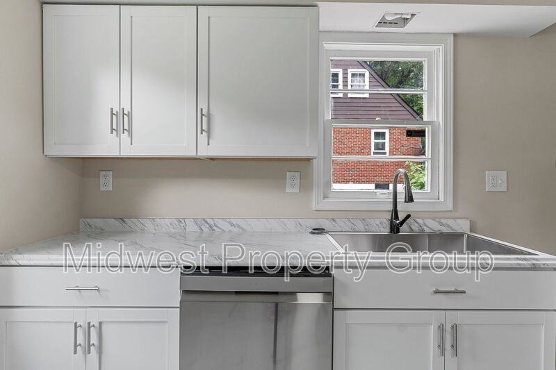 618 Wesley Ave - Photo 5 of 22