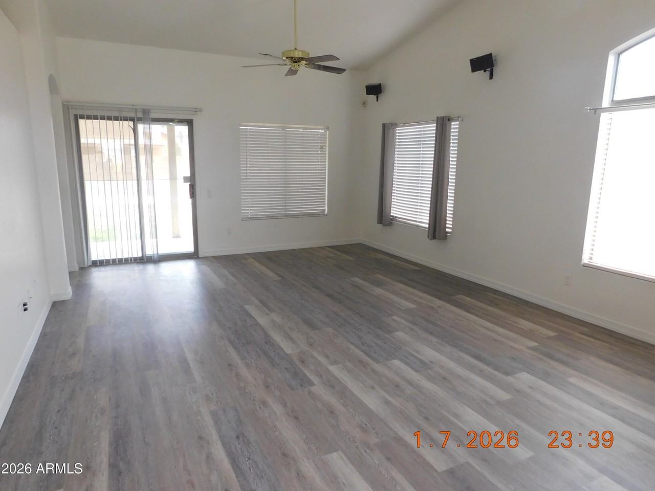 7031 W Louise Dr - Photo 2 of 15