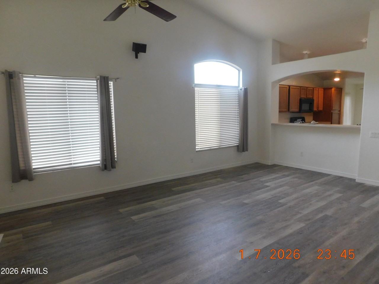 7031 W Louise Dr - Photo 3 of 15