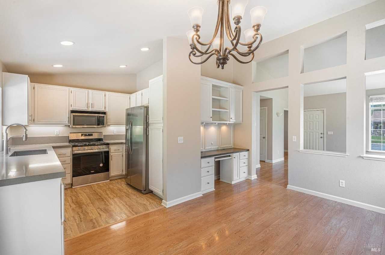 943 Foothill Dr - Photo 6 of 26