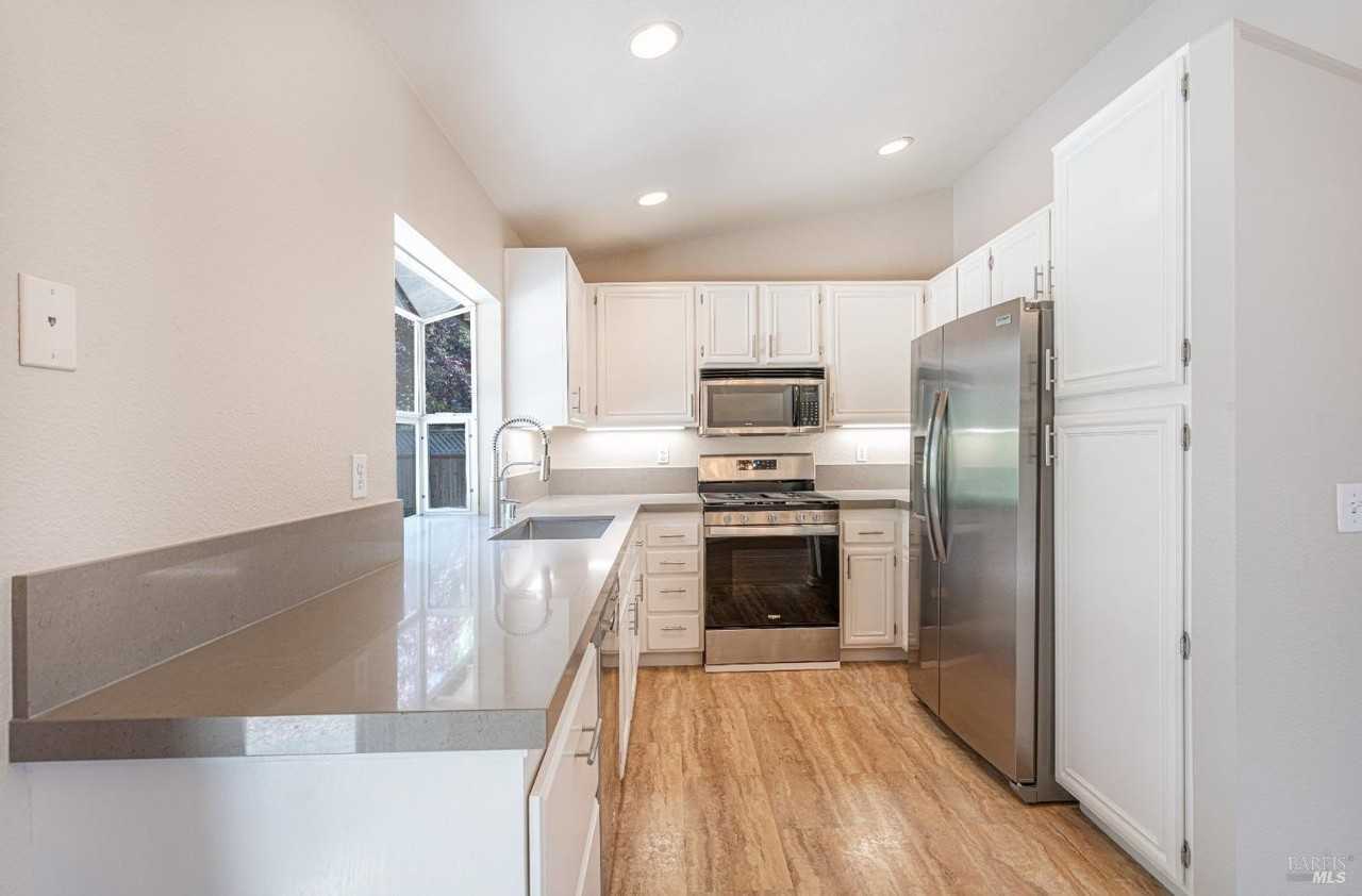 943 Foothill Dr - Photo 7 of 26