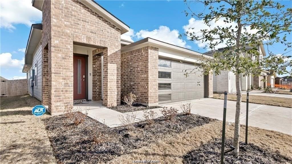 1210 Amistad Loop - Photo 2 of 21