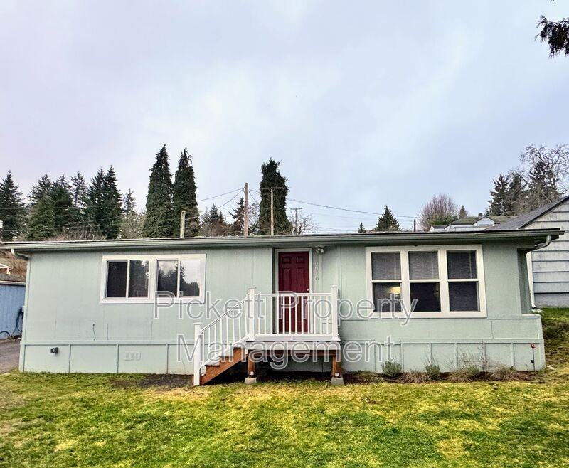 2018 Jensen Ave Ne - Photo 2 of 16