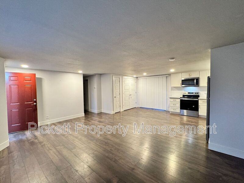 2018 Jensen Ave Ne - Photo 4 of 16