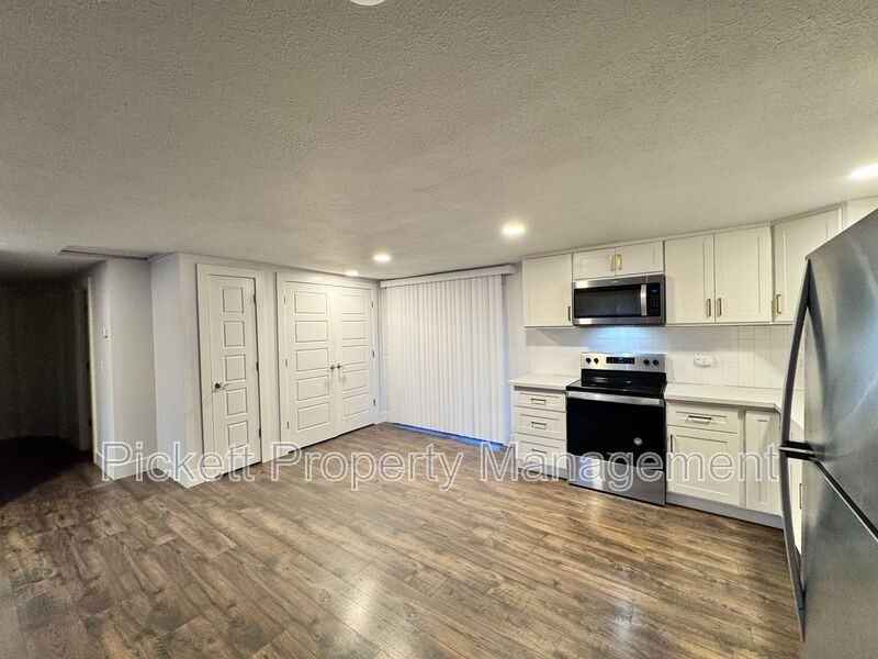 2018 Jensen Ave Ne - Photo 5 of 16