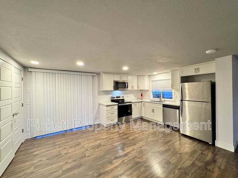 2018 Jensen Ave Ne - Photo 6 of 16