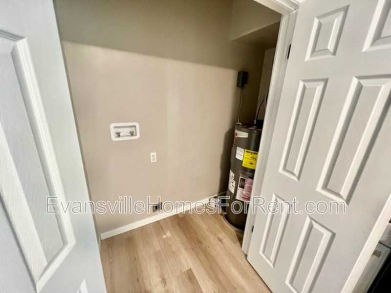2814 B St - Photo 4 of 7