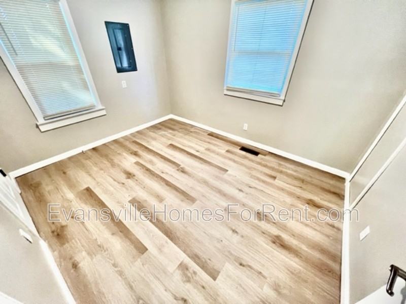 2814 B St - Photo 5 of 7