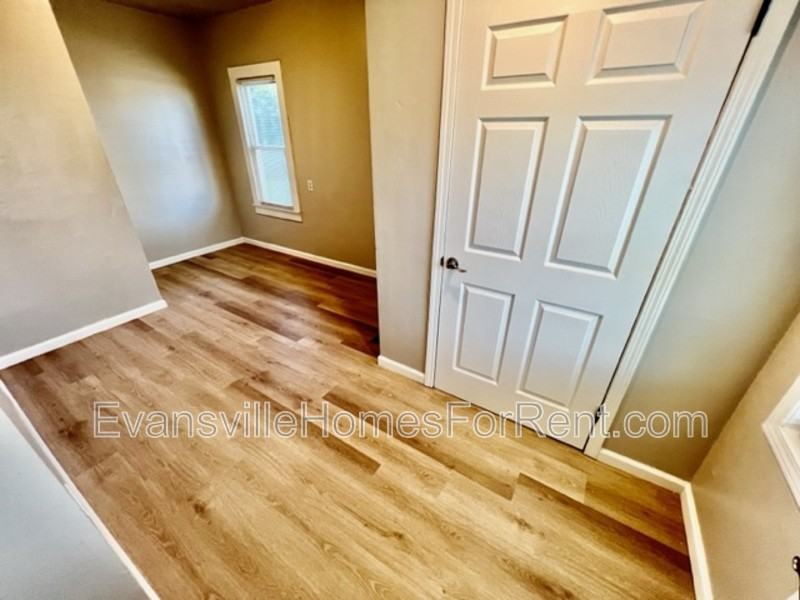 2814 B St - Photo 7 of 7