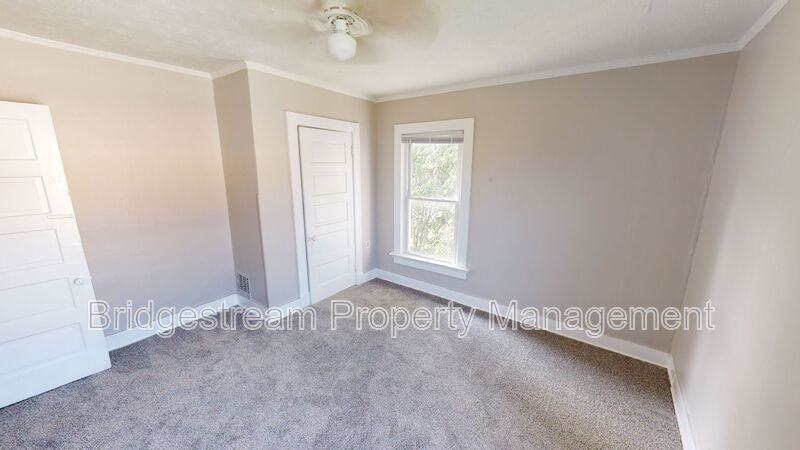 808 Huffman Ave - Photo 5 of 9