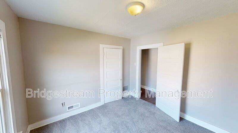 808 Huffman Ave - Photo 6 of 9