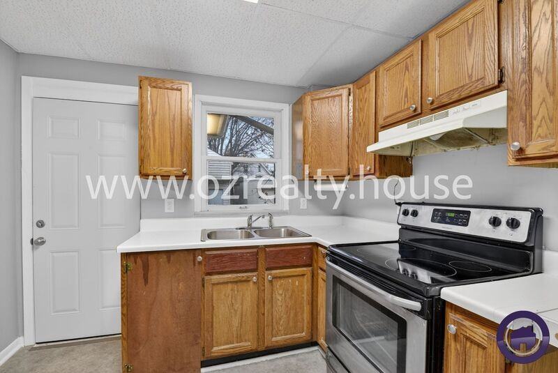 450 2nd St - Photo 5 of 21