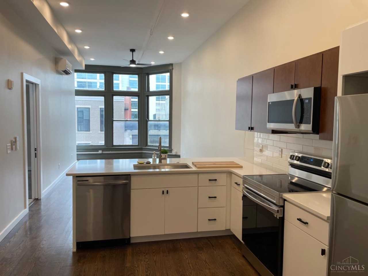 312 W 4th St Unit 304 #304 - Photo 4 of 15