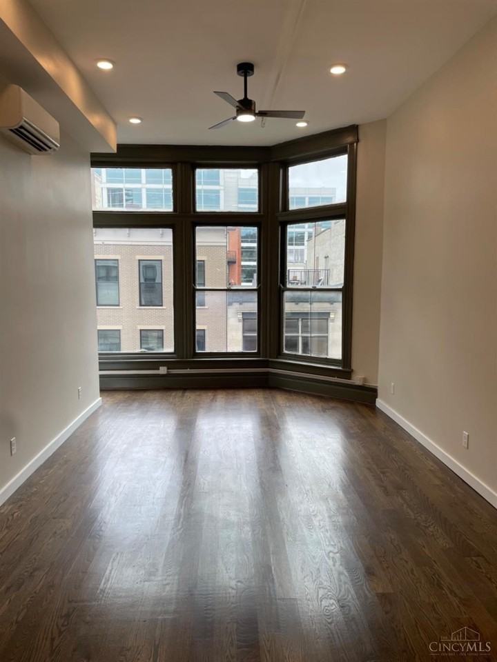 312 W 4th St Unit 304 #304 - Photo 5 of 15