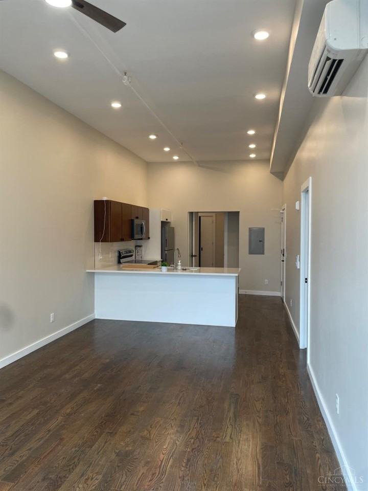 312 W 4th St Unit 304 #304 - Photo 6 of 15