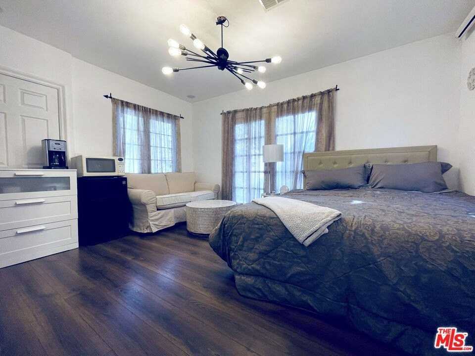 1500 Midvale Ave - Photo 3 of 16