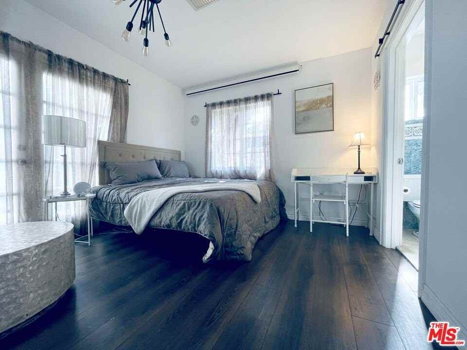 1500 Midvale Ave - Photo 6 of 16