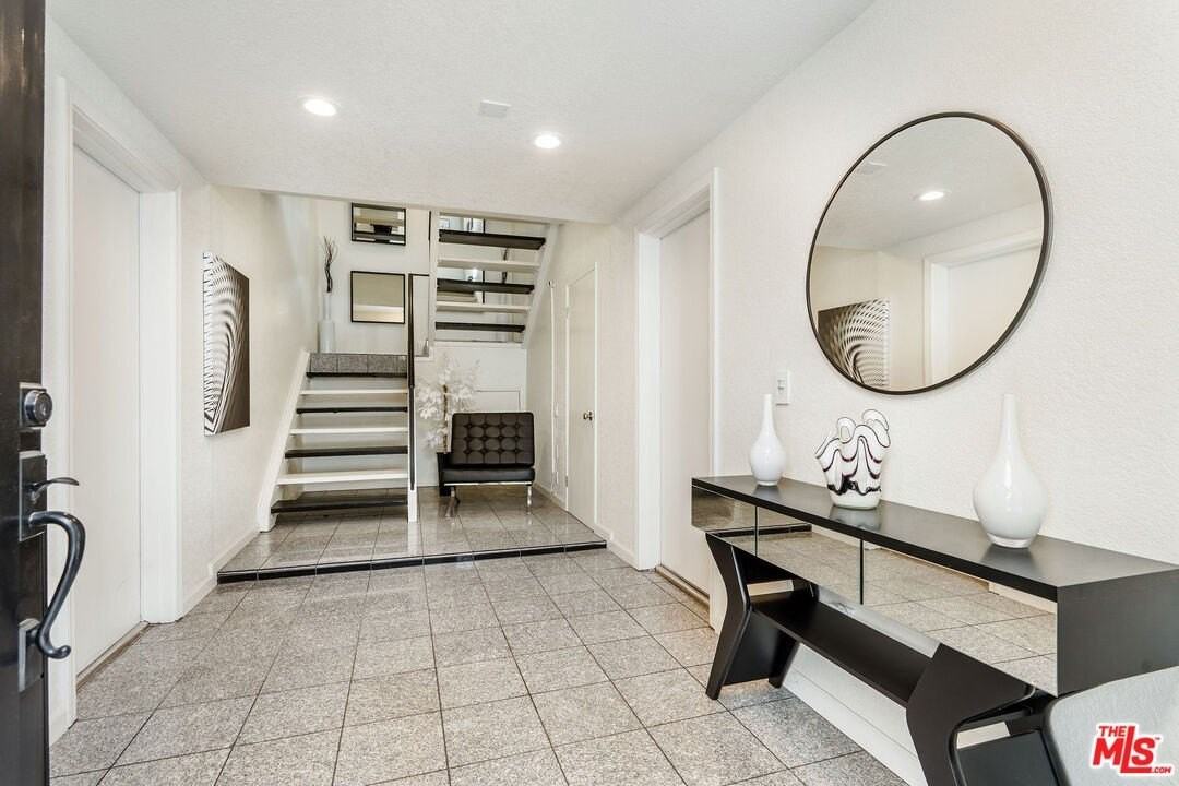 2041 Roscomare Rd - Photo 2 of 46