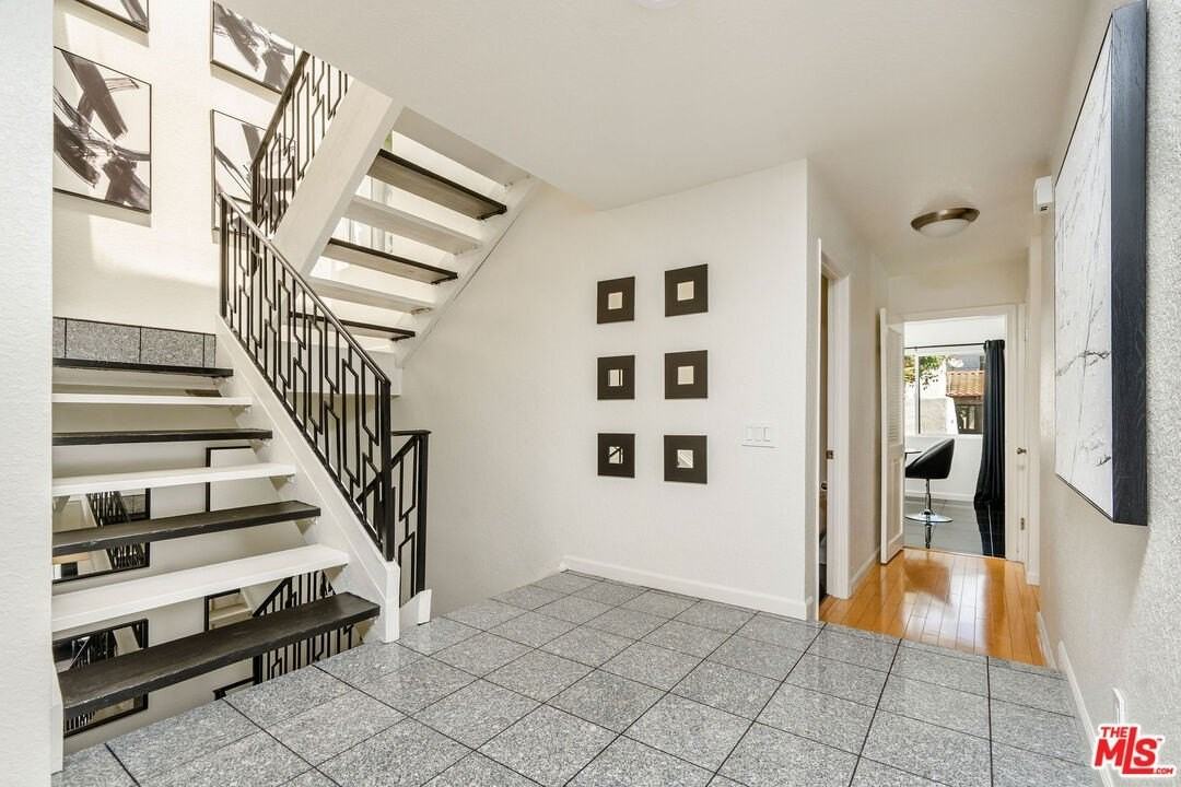 2041 Roscomare Rd - Photo 3 of 46