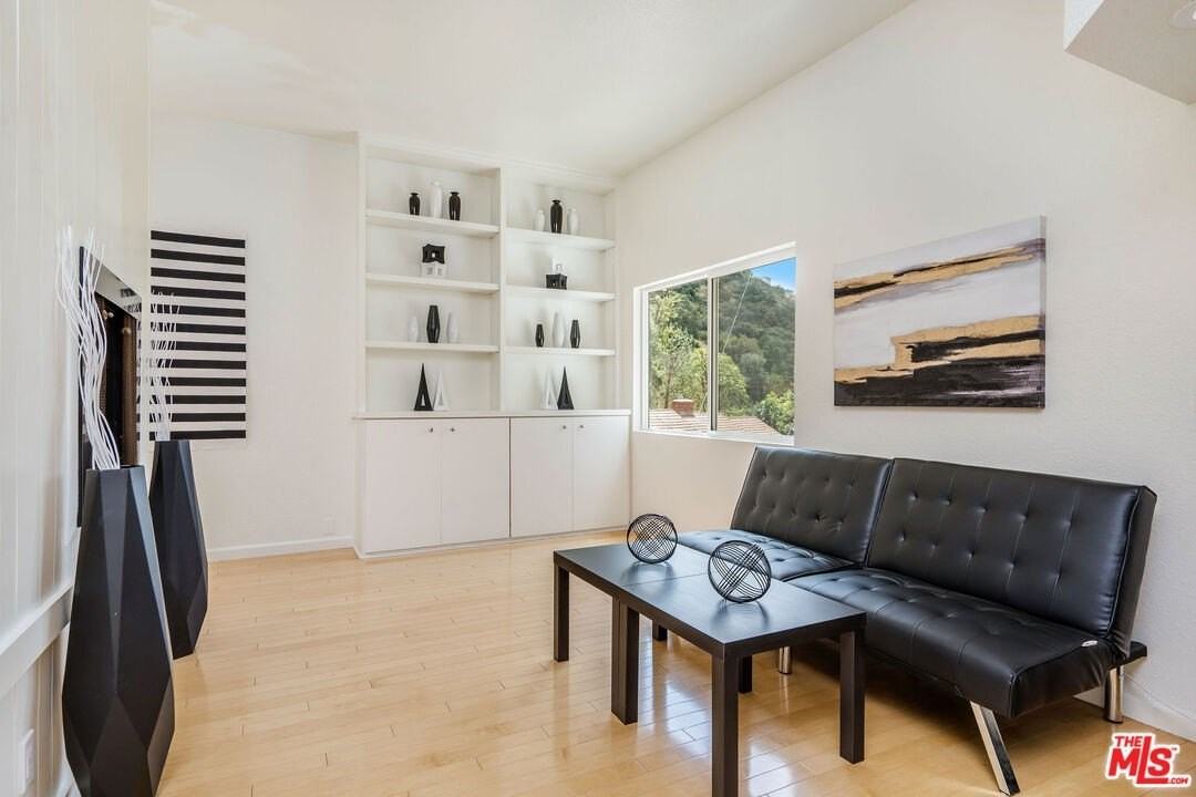 2041 Roscomare Rd - Photo 6 of 46