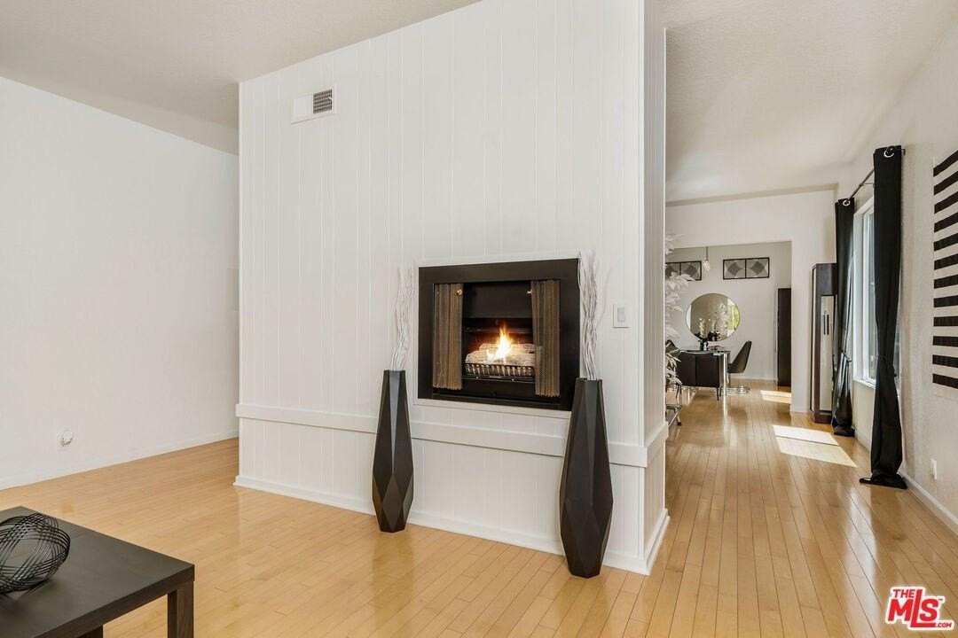 2041 Roscomare Rd - Photo 7 of 46