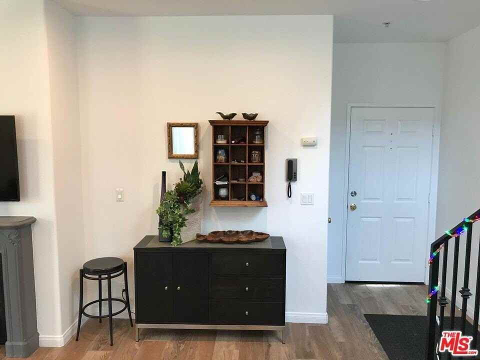 1076 S Orange Grove Ave Apt 10 #10 - Photo 4 of 26