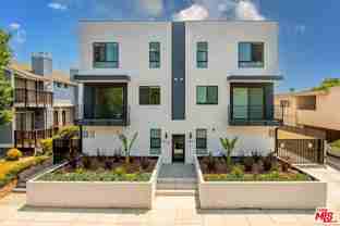 5038 1/2 Riverton Ave - Photo 1 of 1