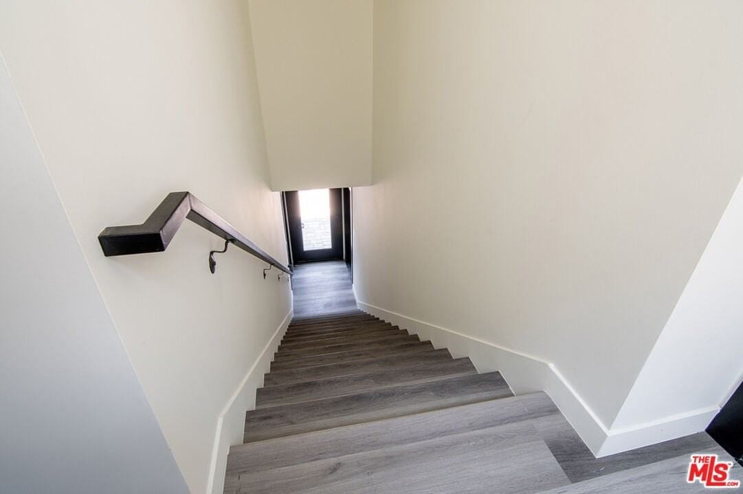 5038 1/2 Riverton Ave - Photo 2 of 21