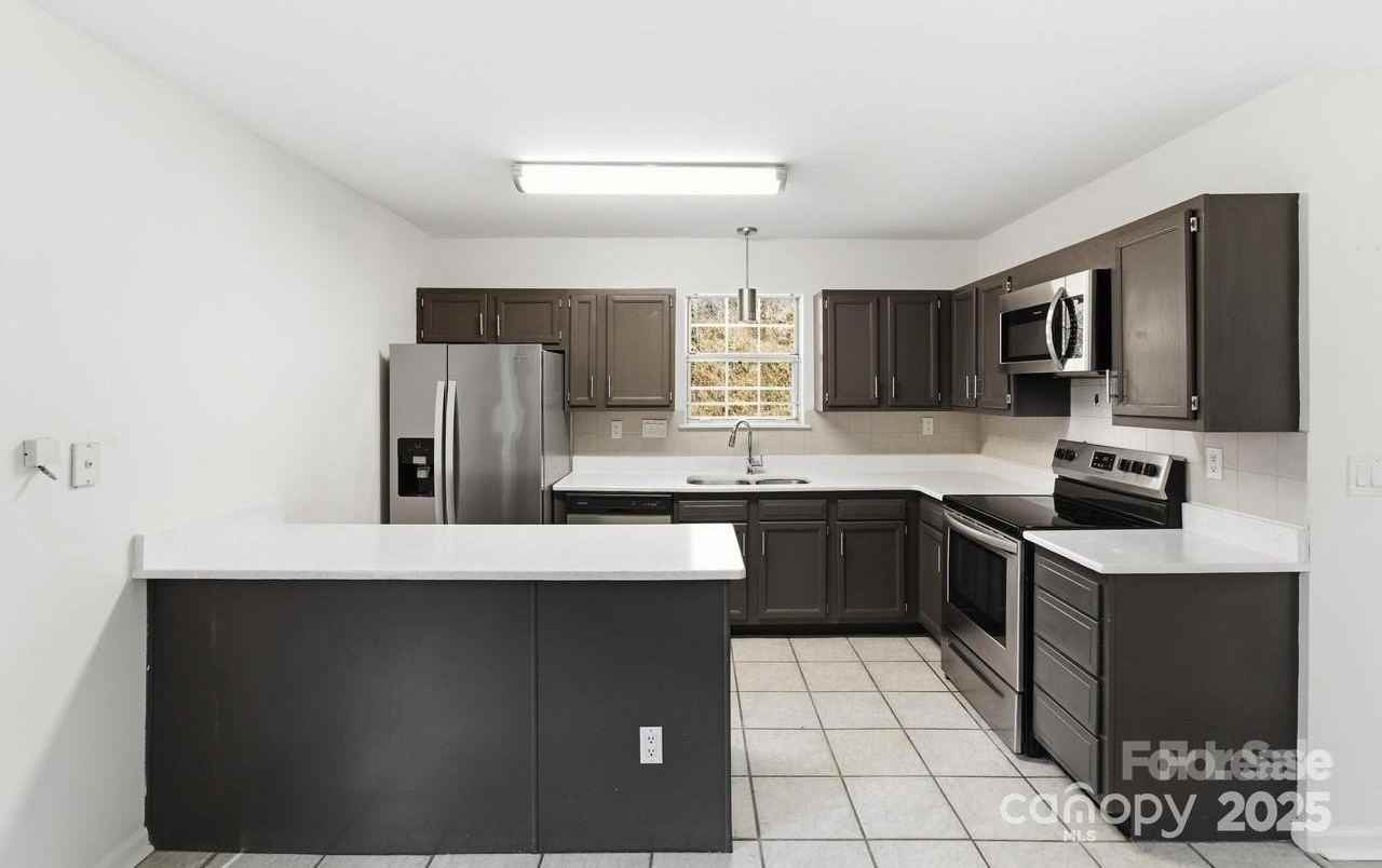 6113 Windsor Gate Ln - Photo 5 of 9