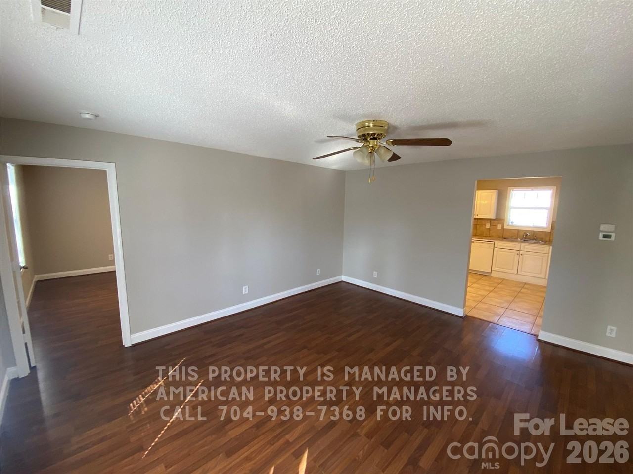 911 Skyland St - Photo 2 of 11